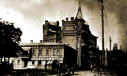 Прибутковий будинок на вул. Ярославів Вал, 1