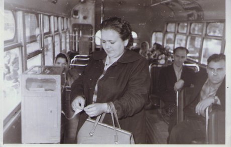 В трамвае 50-х гг. Фото из архива Киевского музея электротранспорта